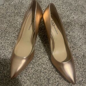 Rose gold Neiman Marcus kitten heels